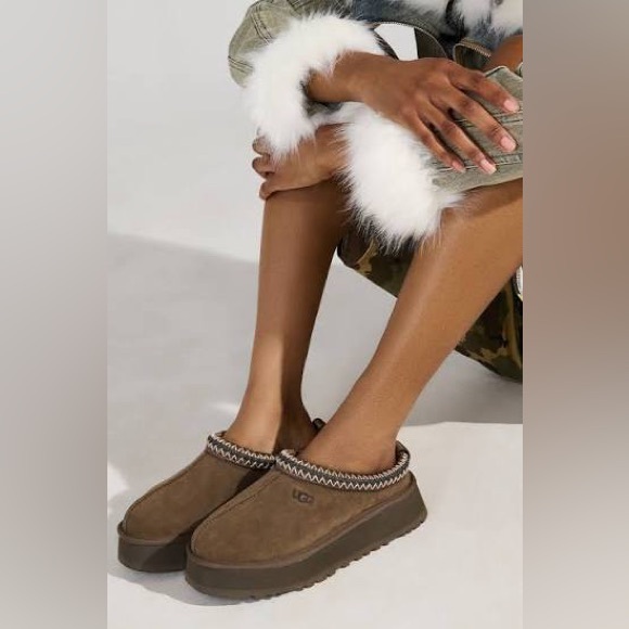 UGG Tazz Platform Slippers in Hickory (NWT/39) - Picture 3 of 8